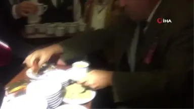 AK Parti Burdur Milletvekilleri Bayram Özçelik ve Yasin Uğur Gazetecilere Salep, Ceviz Ezmesi İkram...