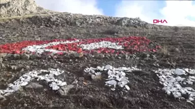 Malatya-Şehit Olan 9 Akrabası İçin Beydağı'na Dev Türk Bayrağı Yaptı