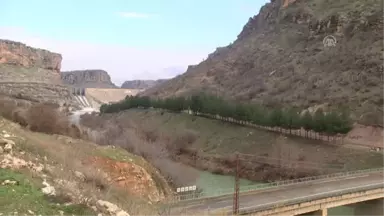 Dicle Barajı'nda Kopan Kapağın Yenisi Takılıyor