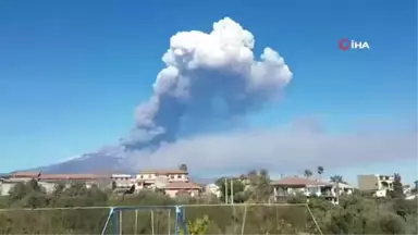 İtalya'da Etna Yanardağı Yeniden Faaliyete Geçti- Uçak Seferleri Kısıtlandı