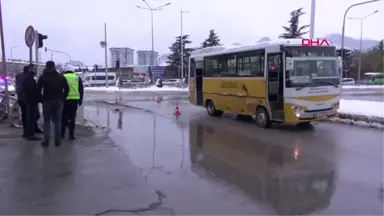 Tokat Öğrenci Servisi Kavşakta Halk Otobüsüyle Çarpıştı: 12 Yaralı