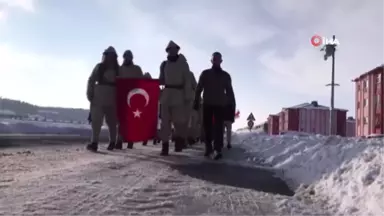 Kafkas Üniversitesi Öğrencilerinden 90 Bin Şehit İçin Saygı Nöbeti