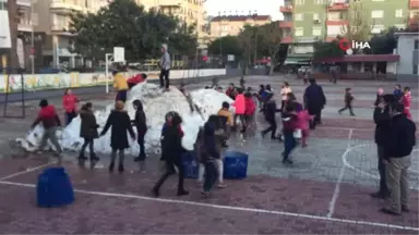 Kar Yağmayan Demre'ye Öğrenciler İçin Kamyonla Kar Getirildi