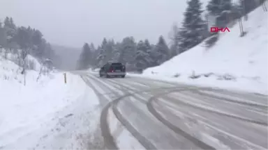 Karabük Çinli Turistler, Safranbolu'da Kar Yağışının Keyfini Çıkardı