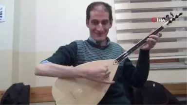 Görme Engelli Gencin Bağlama Azmi