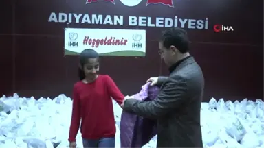 Yetim Çocuklara Kıyafet Yardımı