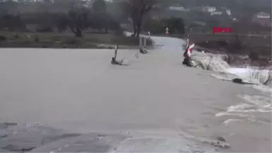 İzmir Bergama ve Kınık'ta Taşkın Suları Tarım Arazilerini Vurdu