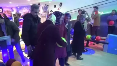 Görmeseler de Bowlingin Heyecan ve Mutluluğunu Yaşadılar