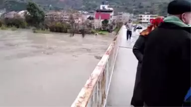 Hatay Nehri Taştı, Evler Su Altında Kaldı