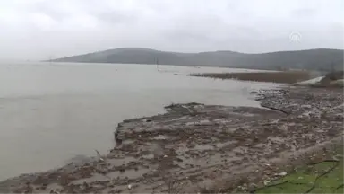 İzmir'de Şiddetli Yağış Düden Oluşturdu