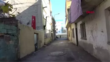 Mersin Eşinin Terk Etiği Kadın, Tek Odalı Evde Komşularının Yardımıyla Yaşıyor