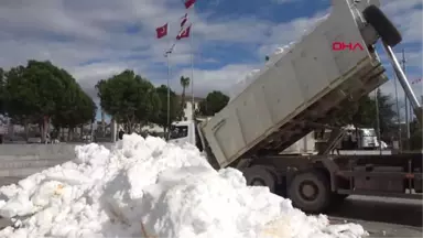 Mersin Önce Karne Töreni, Sonra Kartopu Savaşı