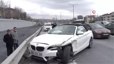 Tem Otoyolunda Lüks Araç, Kararsız Sürücüye Çarptı: 2 Yaralı