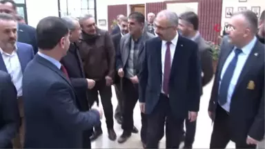 Genç Kız İsmail Erdem'i Bowling Turnuvasına Davet Etti