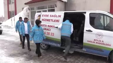 Karlı Yolları Aşıp Hastalara Şifa Götürüyorlar