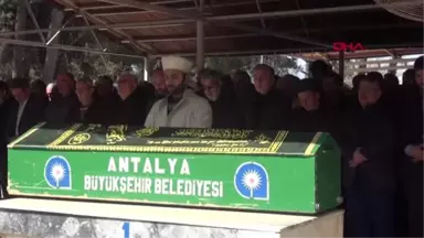 Antalya Oyuncu Mustafa Avkıran'ın Babası, Antalya'da Toprağa Verildi