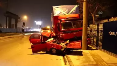 İzmir'de Trafik Kazası: 2 Yaralı