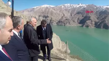 Erzurum Valisi Memiş, Yükseklik Korkusuna Rağmen 200 Metre Yükseklikteki Cam Terasa Çıktı