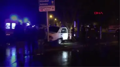 Düzce - Parçalanan Otomobilden Mucize Eseri Yaralı Kurtuldu