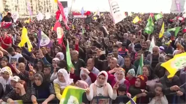 Hdp'nin İzmir'deki Nevruz Kutlamasında PKK Sloganları Atıldı