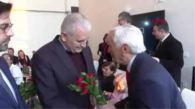 Binali Yıldırım Huzurevini Ziyaret Etti...