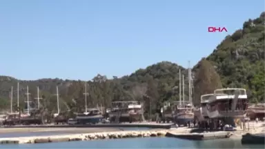 Antalya Rus Turistler Kekova'ya Yazı Getirdi