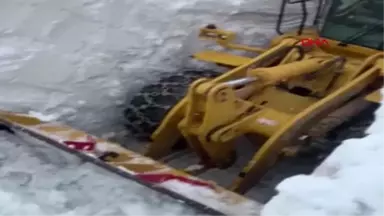 Van'da Çığın Kapattığı İran Sınırındaki Mahalle Yolu Ulaşıma Açıldı