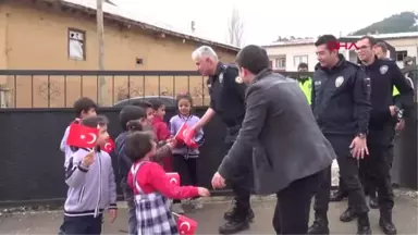 Kahramanmaraş Polislerden Mektup Yazan Öğrencilere Sürpriz Ziyaret