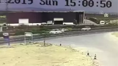 Beş Kişinin Yaralandığı Trafik Kazası Güvenlik Kamerasında