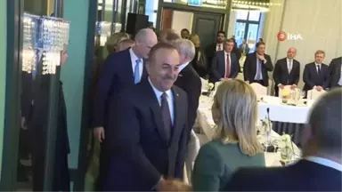 Bakan Çavuşoğlu, Hollandalı Mevkidaşı ile Bir Araya Geldi