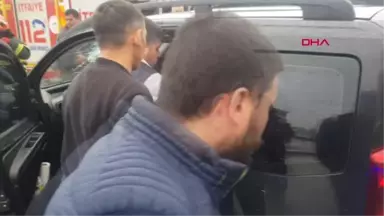 Kocaeli Önce Kamyonete, Sonra Trafik Tabelası Direğine Çarptı 4 Yaralı