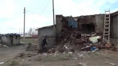 Ahlat'ta Evi Çöken Aile Yardım Bekliyor