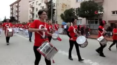 Burhaniye'de Öğretmen, Öğrenci ve Veli Bandosu İlgi Gördü