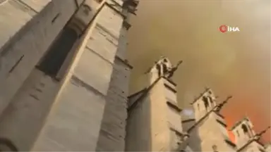 Paris İtfaiyesi Notre Dame Katedrali'ndeki Yangına Müdahale Anlarını Paylaştı