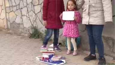 Koca Yürekli Minikler Sokak Hayvanları İçin Kitap Satıyor - Edirne