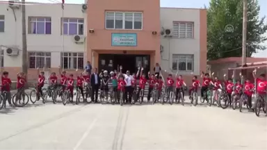 Öğrenciler Kazalara Dikkati Çekmek İçin Pedal Çevirdi