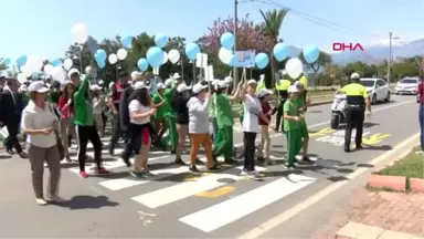 Antalya Öğrencilerden Sürücülere Uyarı