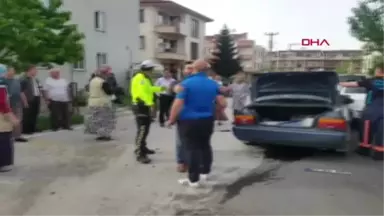 Düzce Otomobil Öğrenci Servisine Çarpıştı 2 Yaralı