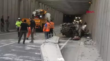 İzmir'de, Kirişi Yıkılan Alt Geçit Trafiğe Kapatıldı