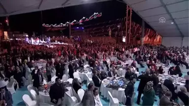 Cumhurbaşkanı Erdoğan'a Annesi Tenzile Erdoğan'ın Resmedildiği Tablo Hediye Edildi