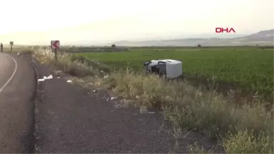 Kahramanmaraş Yolcu Minibüsü Mısır Tarlasına Devrildi: 6 Yaralı