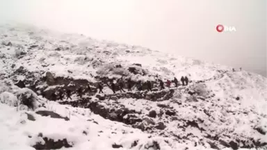 Nepalli Dağcı Yine Everest'in Zirvesinde- 23'üncü Kez Everest'e Tırmandı