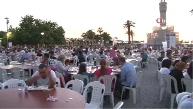 Tümsiad'dan Konak Meydanı'nda İftar Yemeği