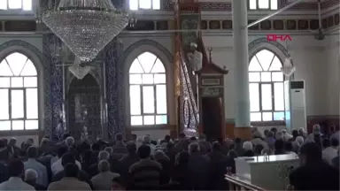 Afyonkarahisar Cami İmamı Görev Yaptığı İlçeye Koyun Çiftliği Kurdu