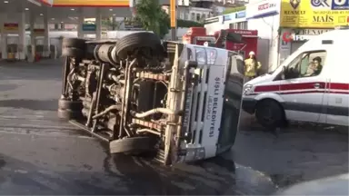 Beyoğlu'nda Belediyenin Temizlik Aracı Devrildi: 2 Yaralı