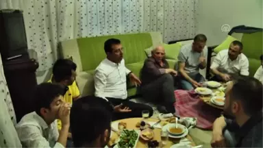 İmamoğlu, iftarını Kılıçalp ailesinin evinde açtı - İSTANBUL