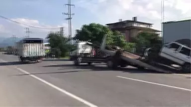 Sakarya'da trafik kazası: 2'si çocuk 6 yaralı