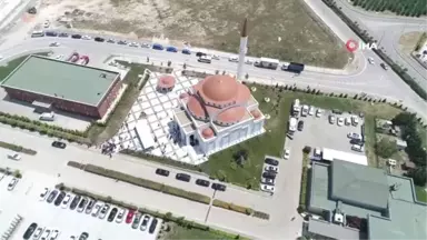 Dünyaca ünlü sanatçılar GEBKİM Camii'ne imza attılar