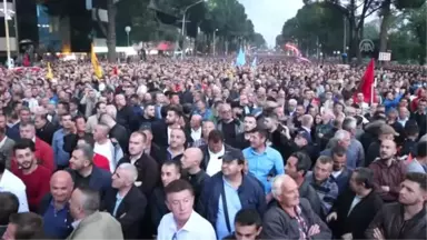 Arnavutluk'ta hükümet karşıtı protestoda gerginlik