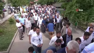 AK Parti'li Başkan Dede Yıldırım mazbatasını aldı